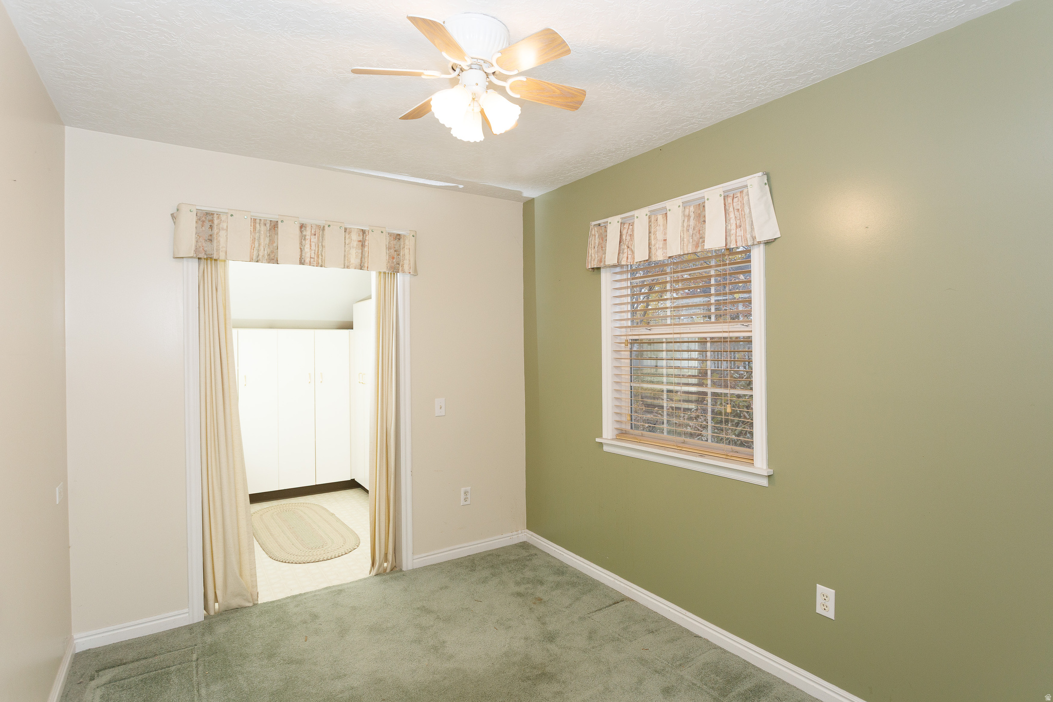 THORN-FIELD - Residential