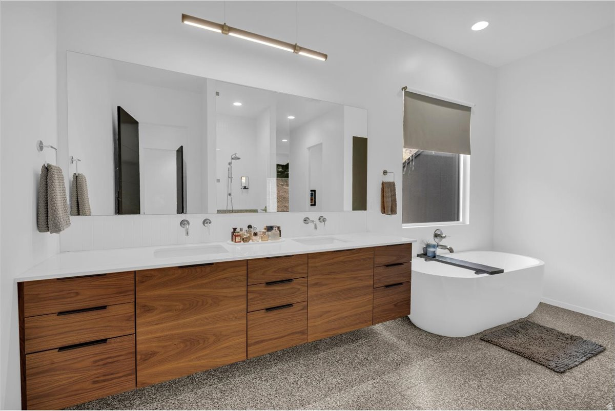 HERITAGE COVE - Residential