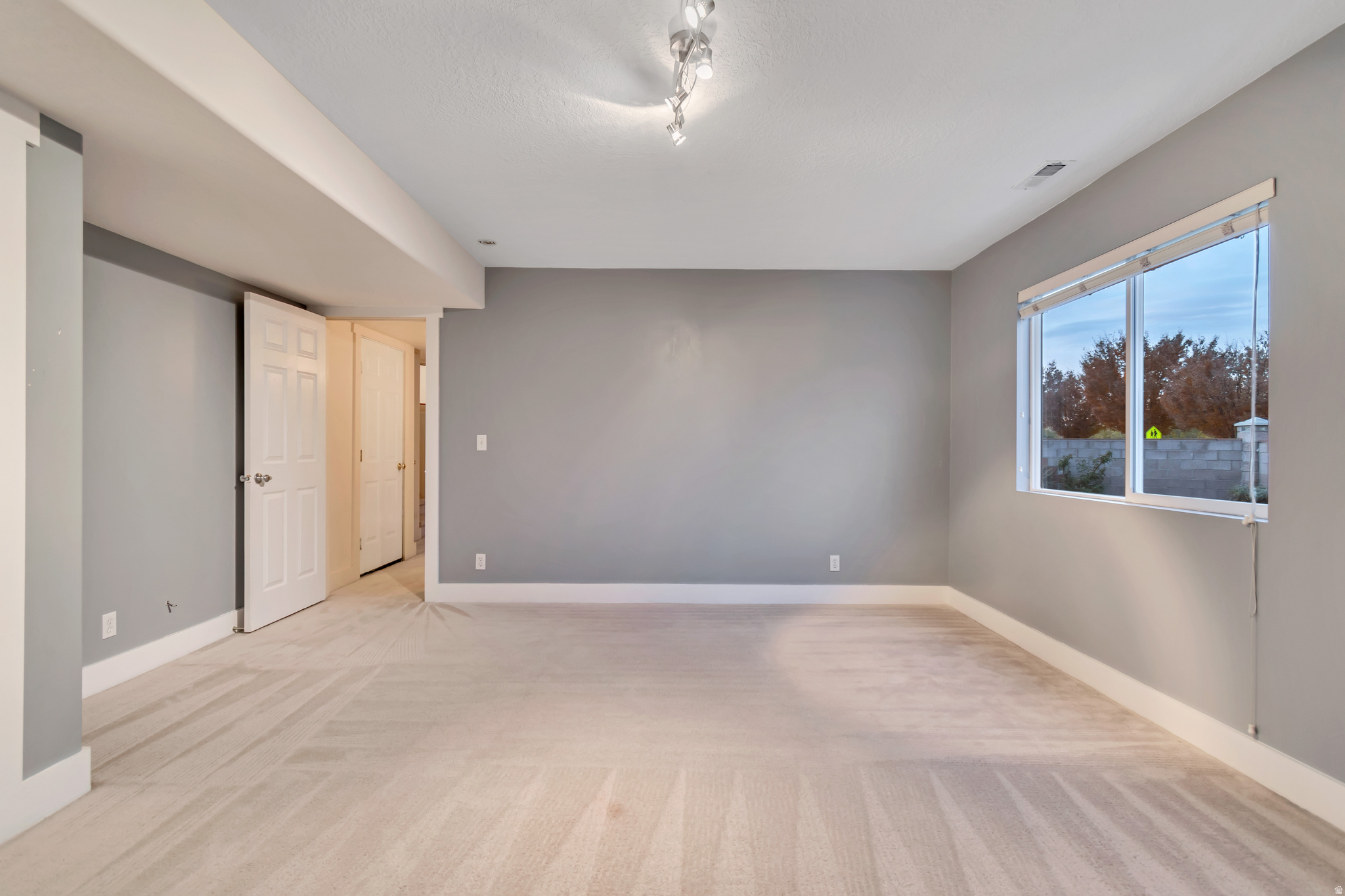 HUNTER VILLAGE PH. 1 - Residential