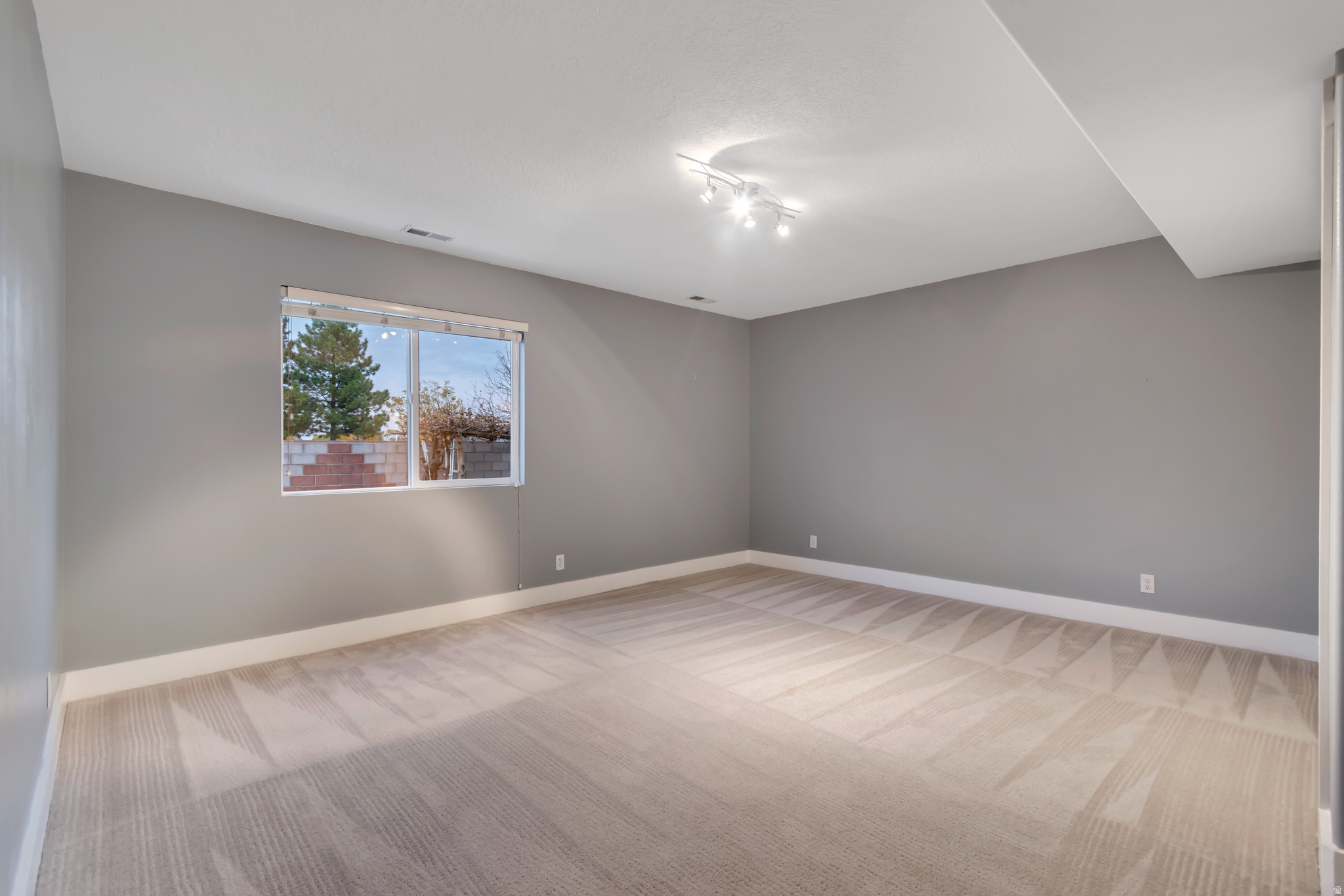 HUNTER VILLAGE PH. 1 - Residential