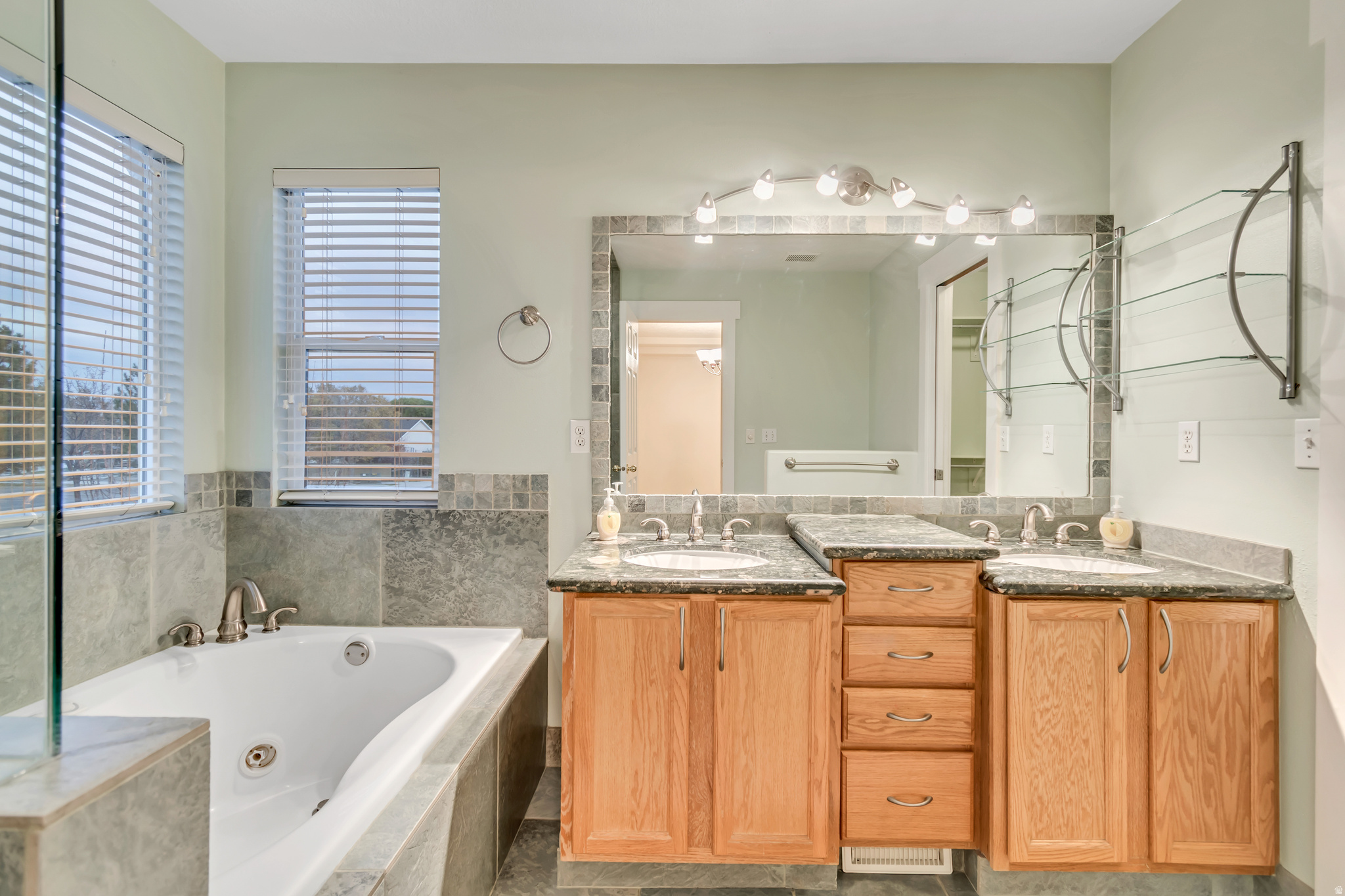 HUNTER VILLAGE PH. 1 - Residential