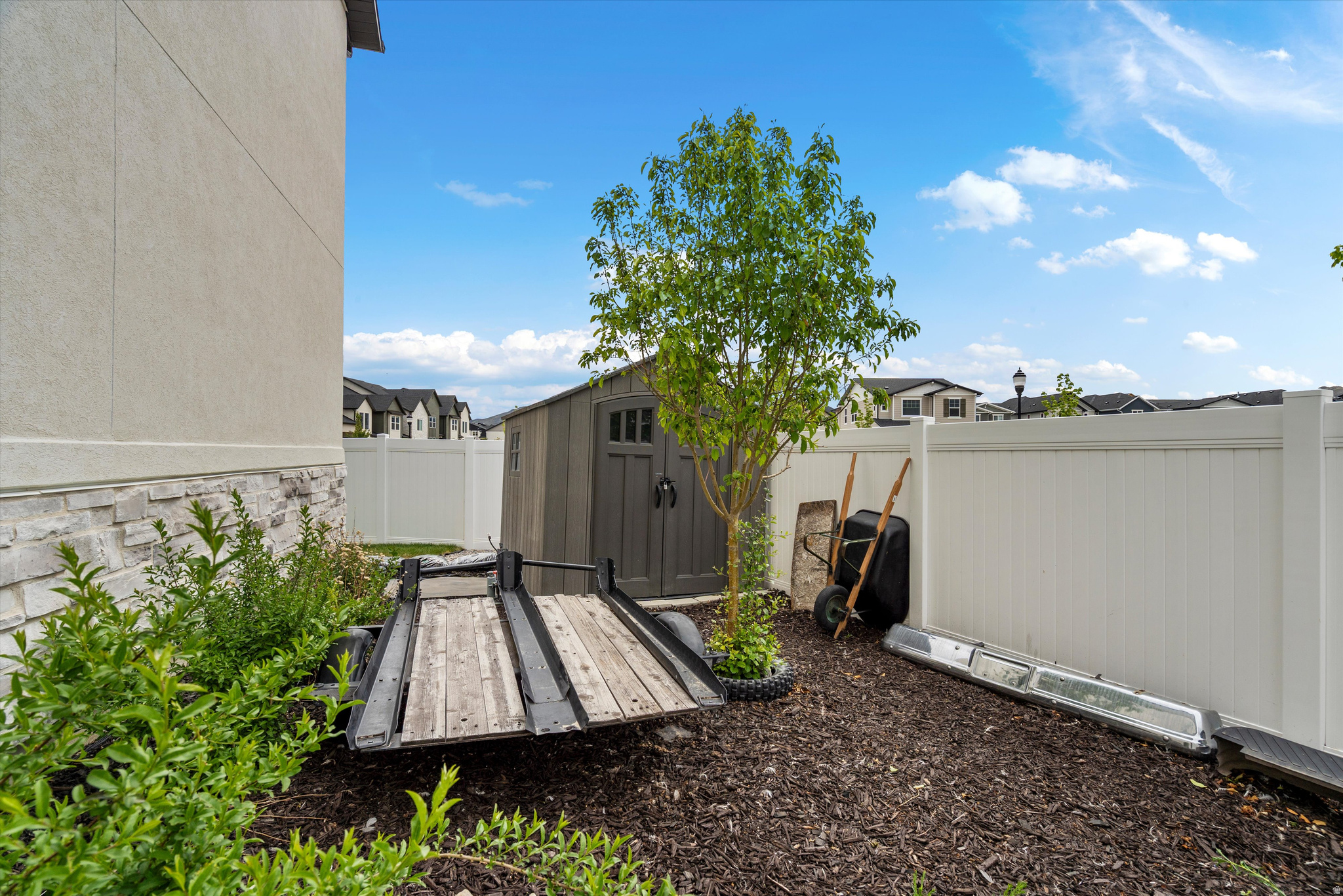 KING'S CANYON - Residential