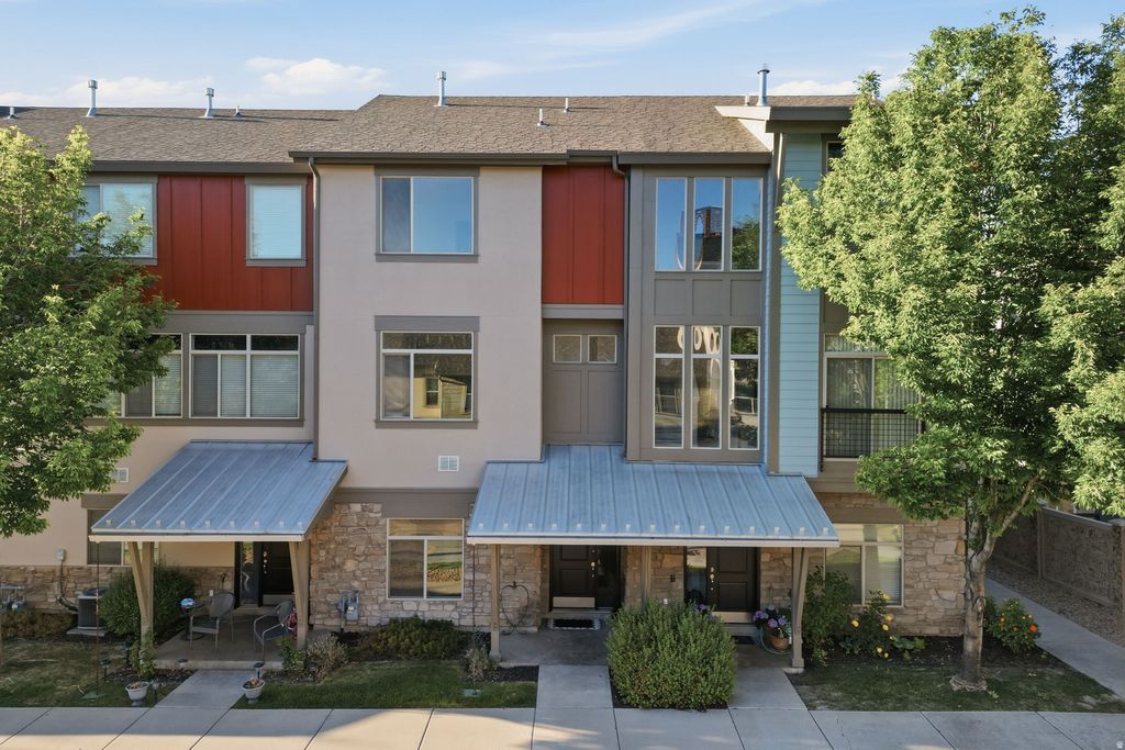 Photo of 871 W SOVILLE CT, Midvale, UT 84047 (MLS # 2156275)