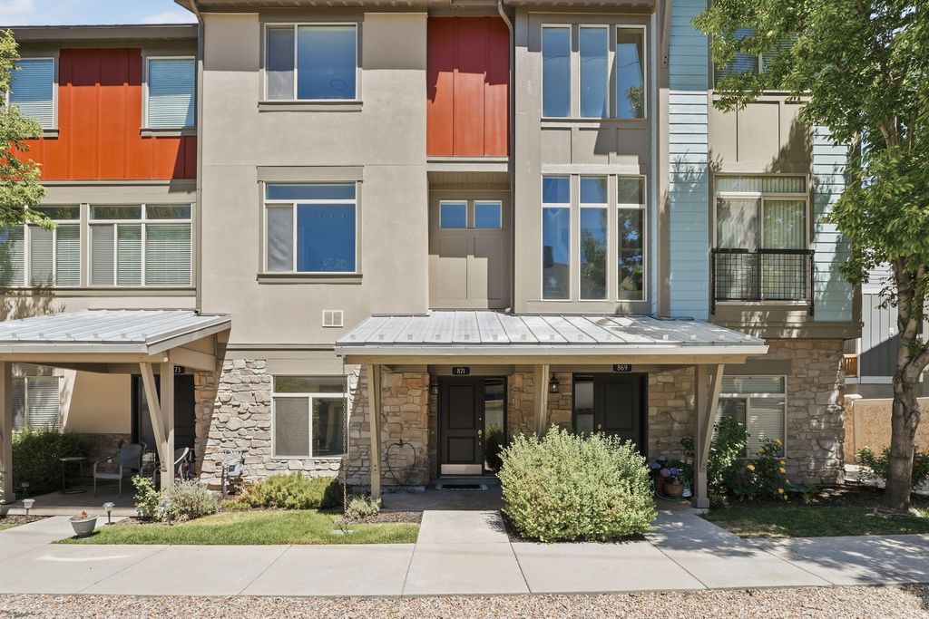 Photo of 871 W SOVILLE CT, Midvale, UT 84047 (MLS # 2156275)