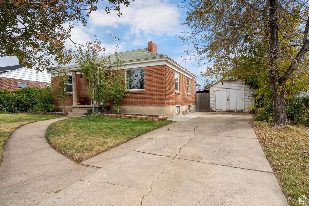 Photo of 189 E ROSS DR S, Clearfield, UT 84015 (MLS # 2109597)