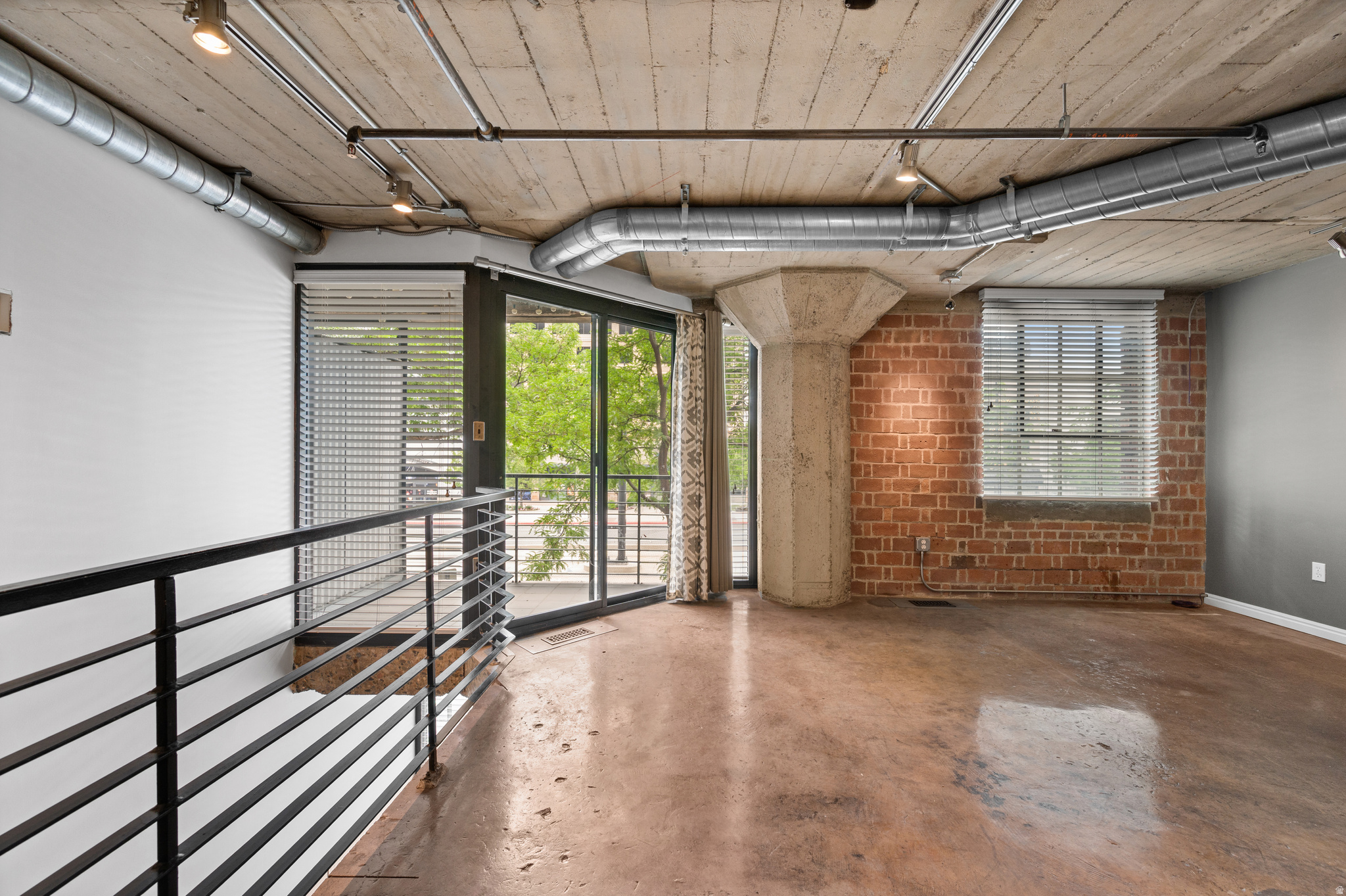 DAKOTA LOFTS - Residential