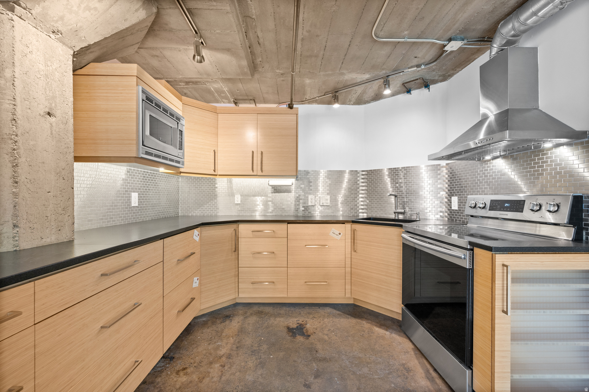 DAKOTA LOFTS - Residential