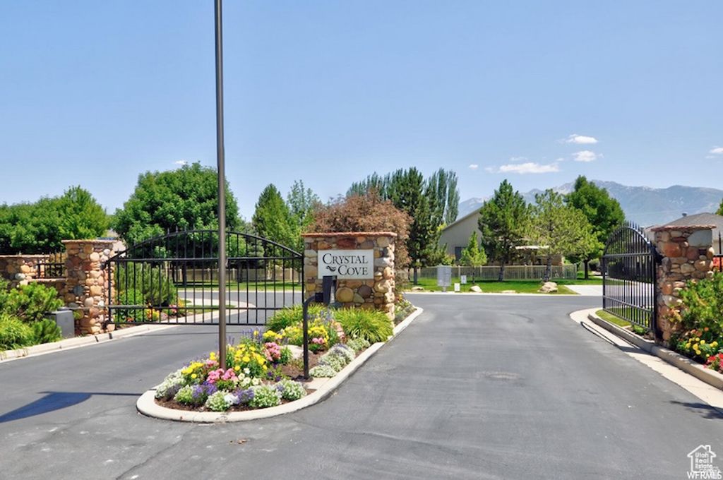 Photo of 1578 W QUARTZ DR, South Jordan, UT 84095 (MLS # 2146150)