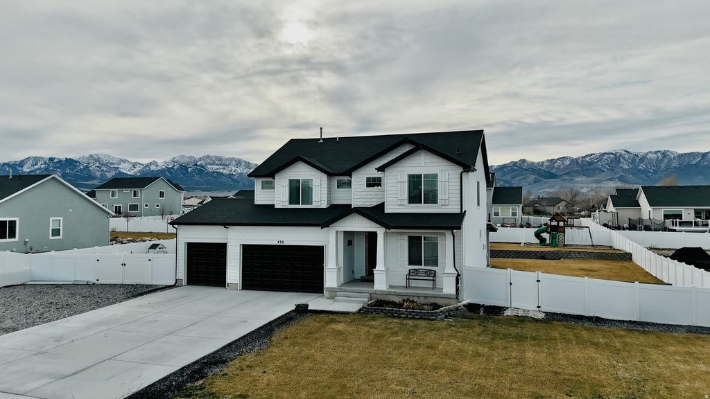 Photo of 432 S HIGH PASTURE WAY, Grantsville, UT 84029 (MLS # 2141108)