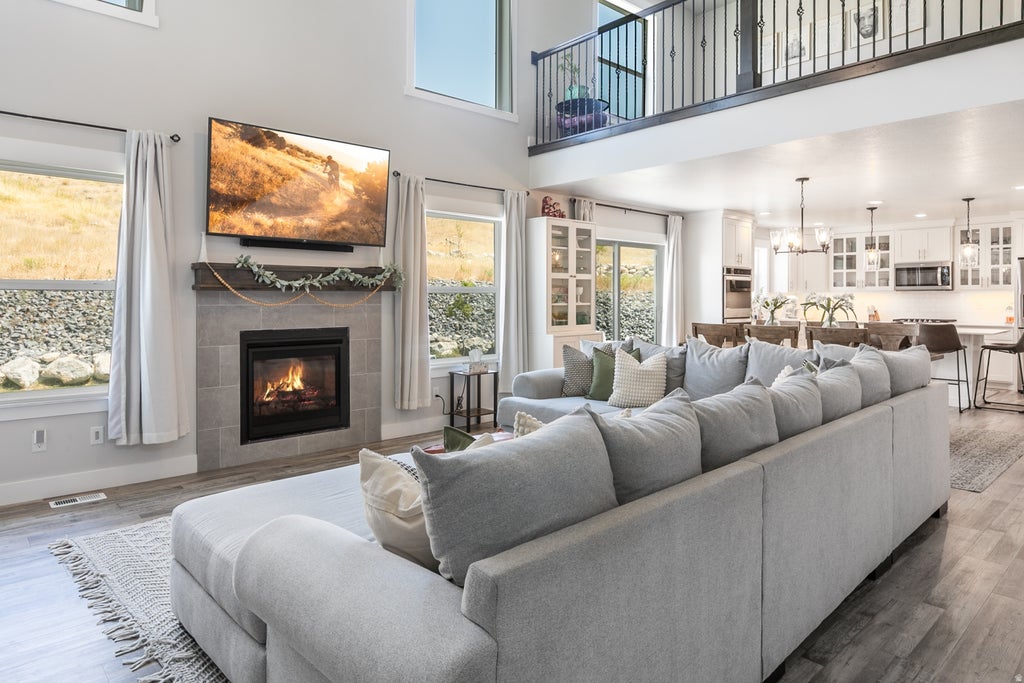 Photo of 672 N 890 E, Hyde Park, UT 84318 (MLS # 2176743)