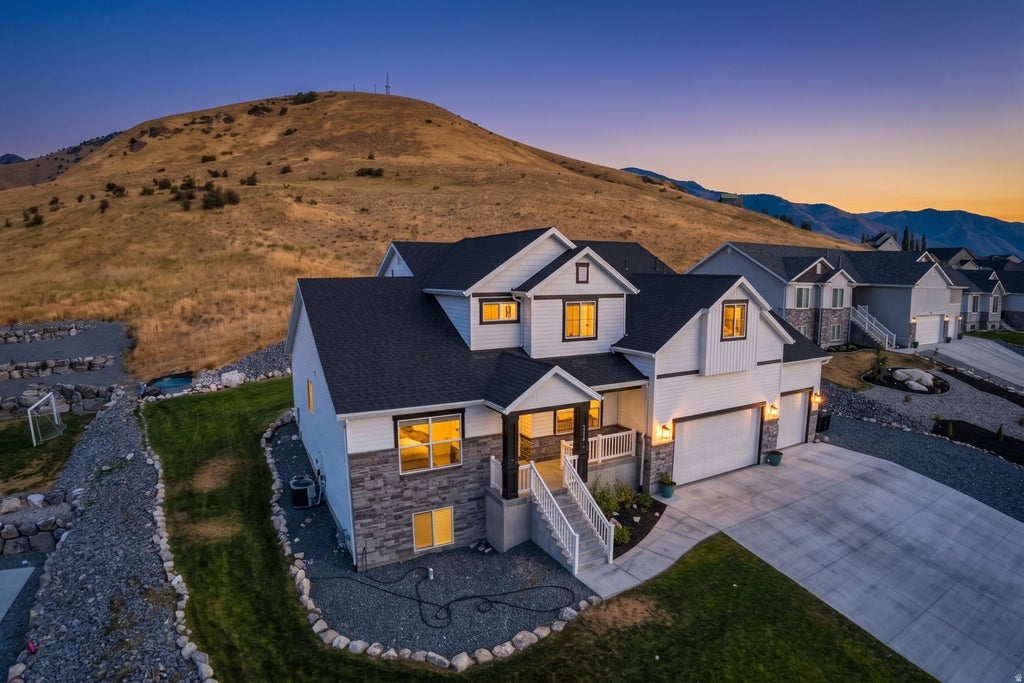 Photo of 672 N 890 E, Hyde Park, UT 84318 (MLS # 2176743)