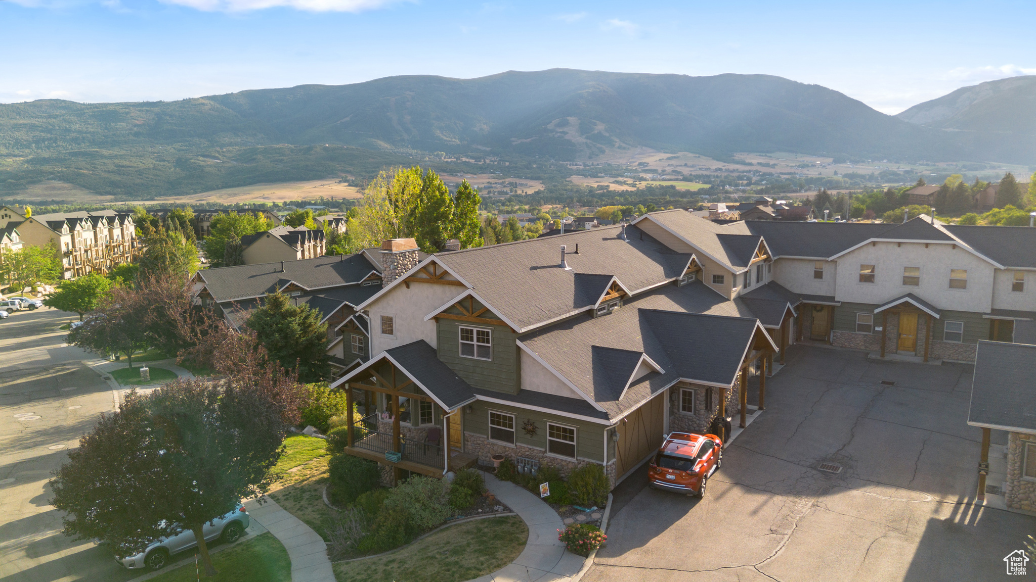 THE CASCADES - Residential