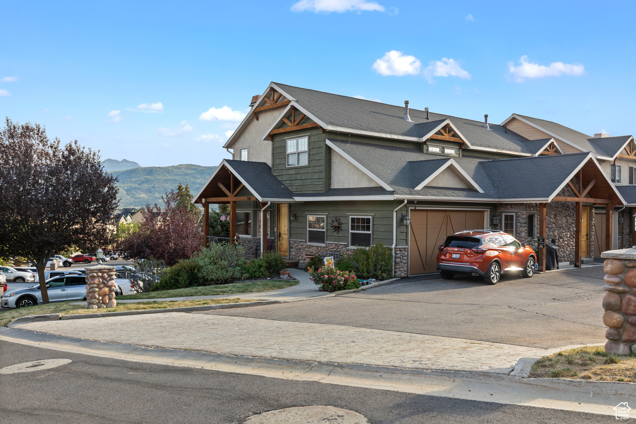 THE CASCADES - Residential