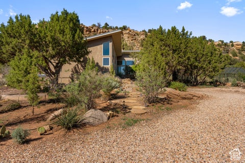 Photo of 894 W FOOTHILL DR, Apple Valley, UT 84737 (MLS # 2190104)