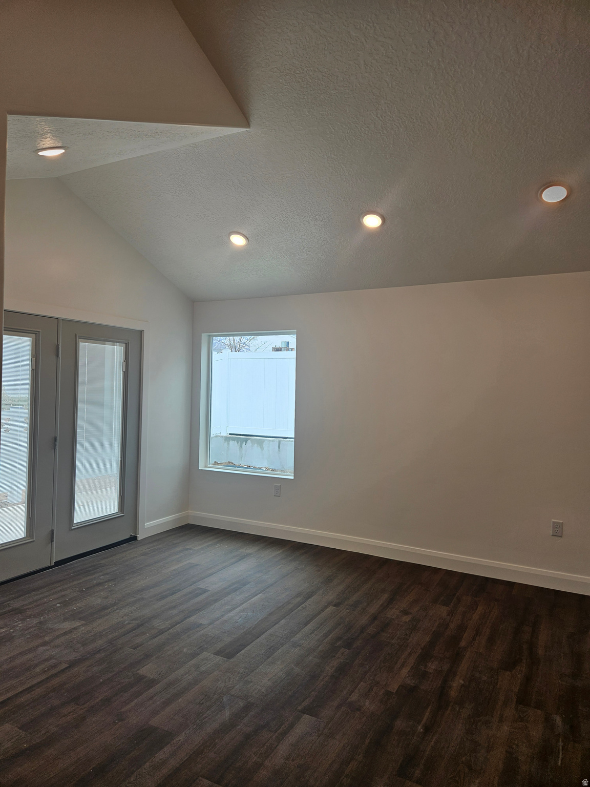 COUNTRY VIEW VILLAS - Residential