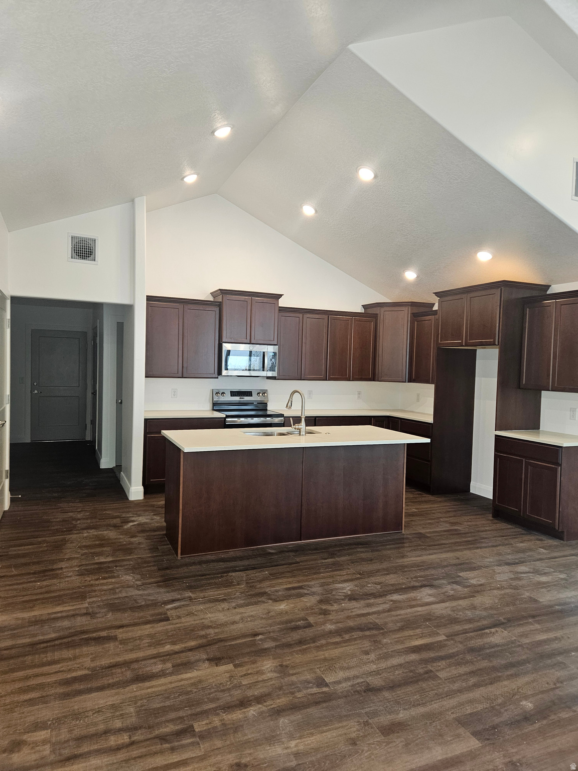 COUNTRY VIEW VILLAS - Residential