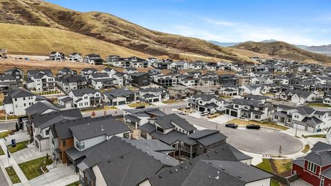 Tiny photo for 1802 W OAK CREEK CIR, Lehi, UT 84048 (MLS # 2122657)