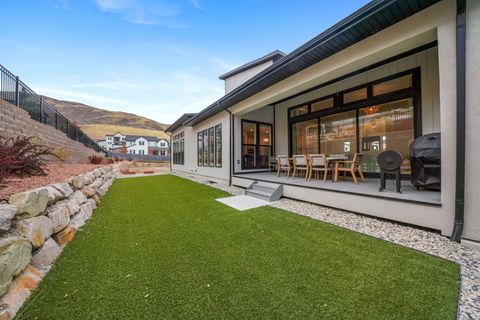 Tiny photo for 1802 W OAK CREEK CIR, Lehi, UT 84048 (MLS # 2122657)