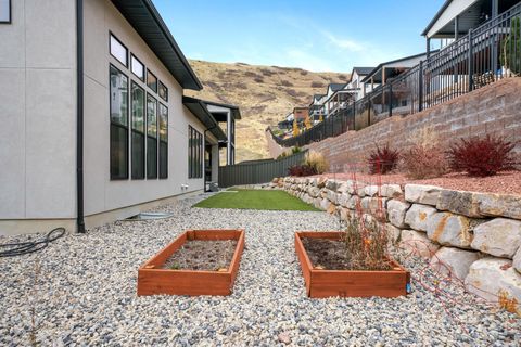 Tiny photo for 1802 W OAK CREEK CIR, Lehi, UT 84048 (MLS # 2122657)