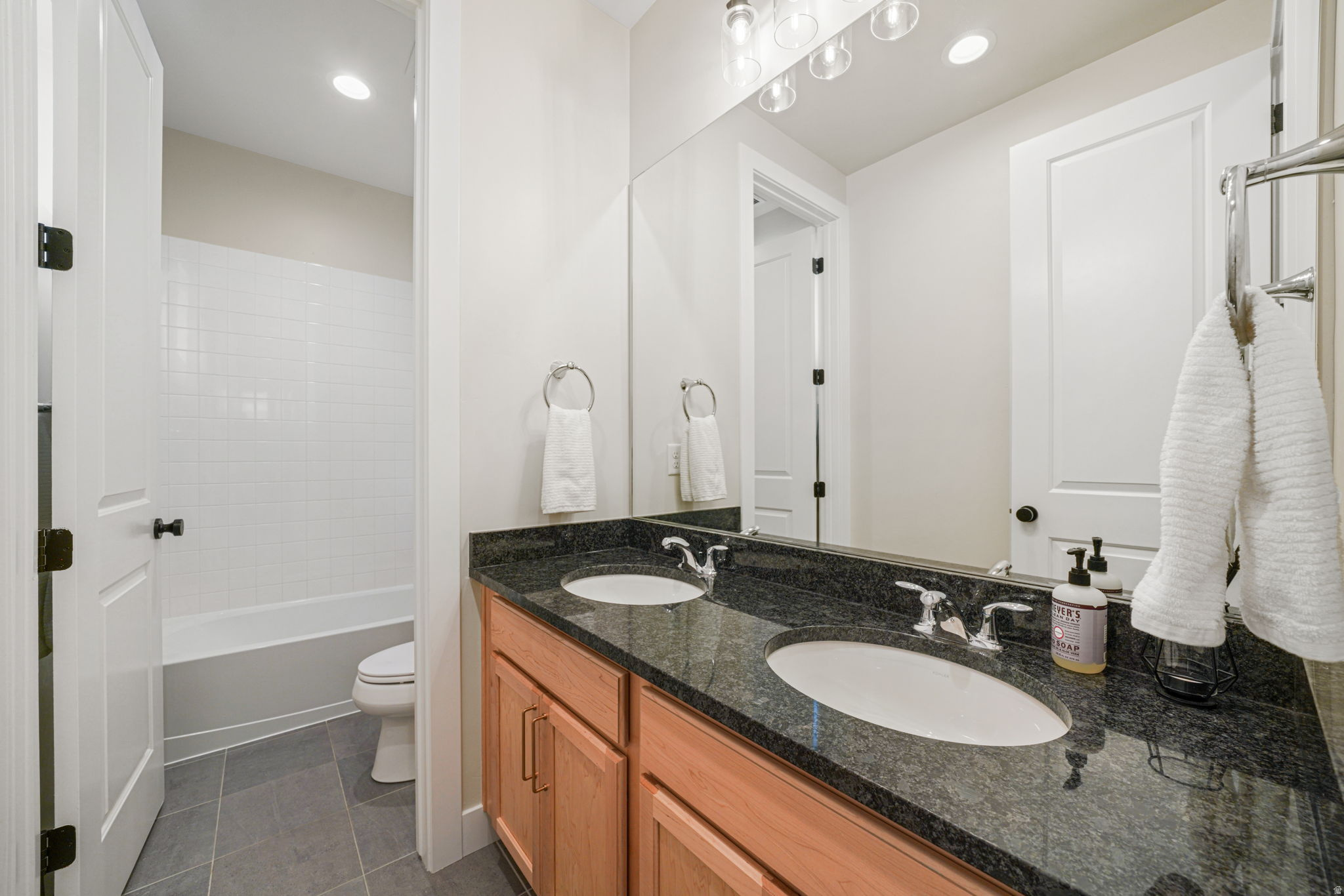 CANYON POINT - Residential