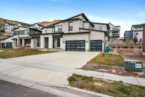 Tiny photo for 1802 W OAK CREEK CIR, Lehi, UT 84048 (MLS # 2122657)