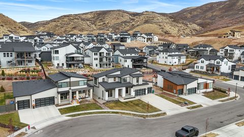 Tiny photo for 1802 W OAK CREEK CIR, Lehi, UT 84048 (MLS # 2122657)