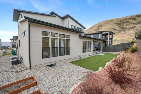 Tiny photo for 1802 W OAK CREEK CIR, Lehi, UT 84048 (MLS # 2122657)