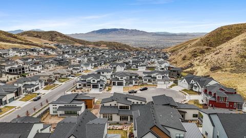 Tiny photo for 1802 W OAK CREEK CIR, Lehi, UT 84048 (MLS # 2122657)