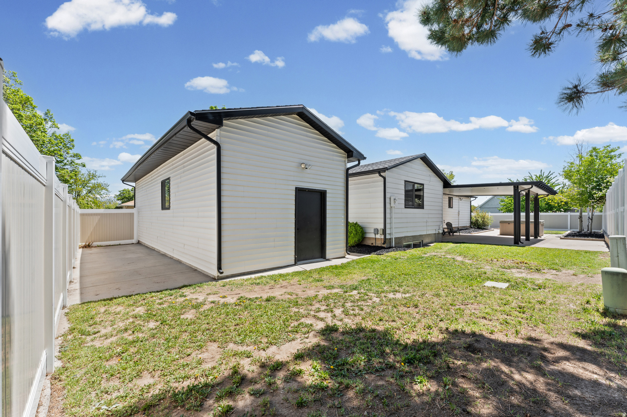 LENMOOR COUNTRY ESTA - Residential