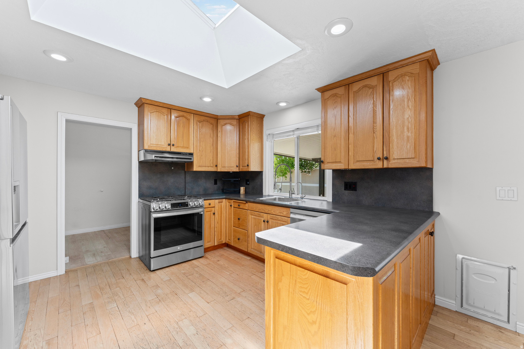 LENMOOR COUNTRY ESTA - Residential