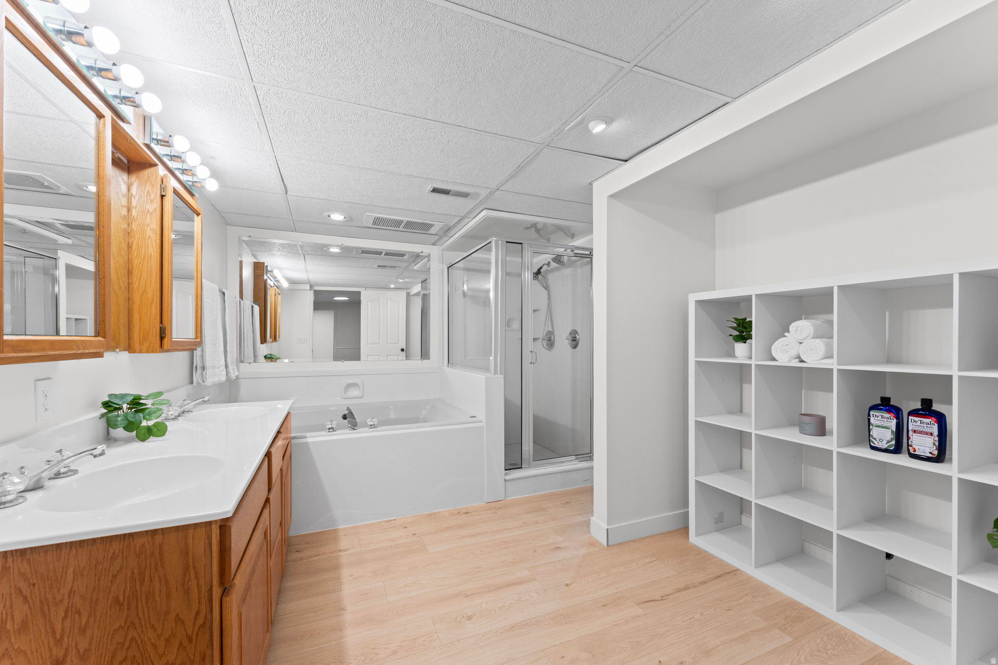 LENMOOR COUNTRY ESTA - Residential