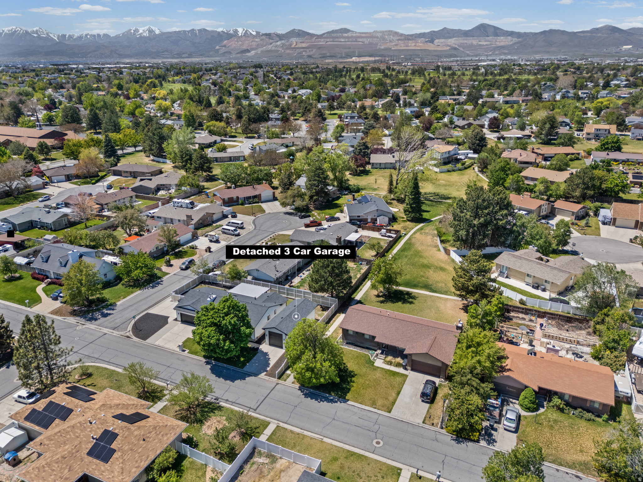 LENMOOR COUNTRY ESTA - Residential