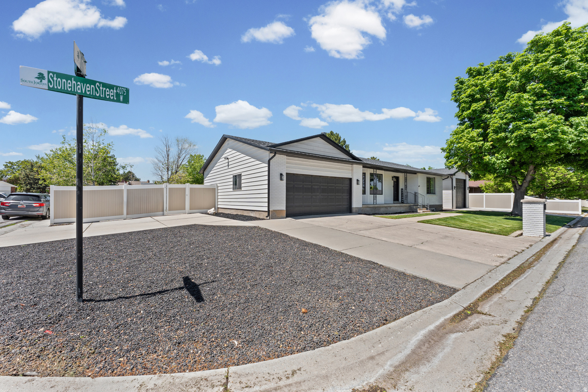 LENMOOR COUNTRY ESTA - Residential