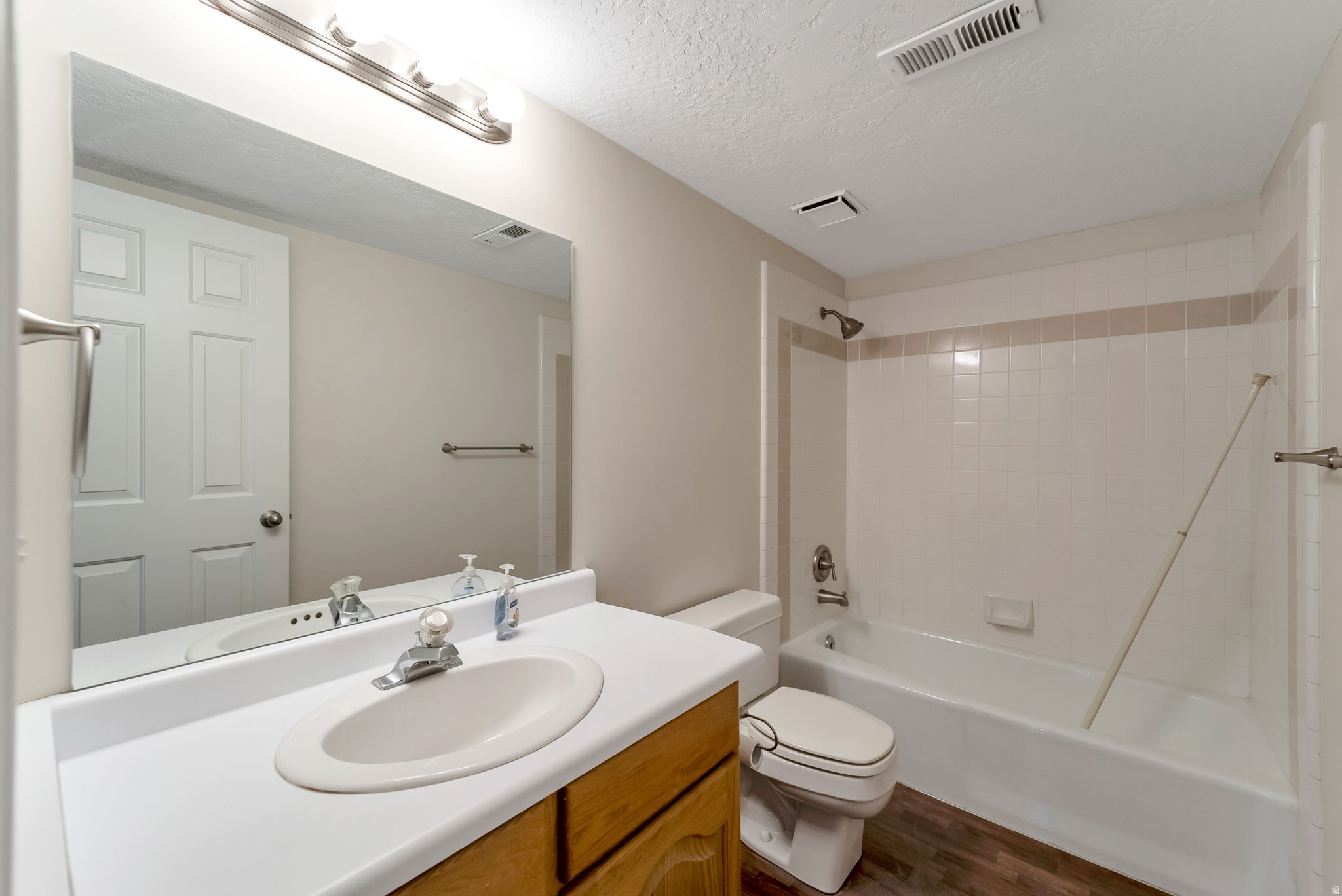 MILL HOLLOW - Residential