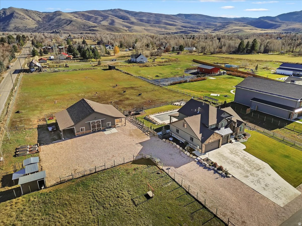 EAST LAKE MEADOWS SU - Residential