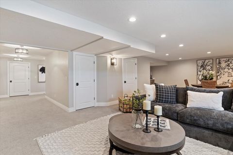 Tiny photo for 560 S 8600 E, Huntsville, UT 84317 (MLS # 2134390)