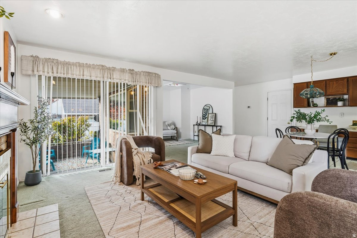 STONE HOLLOW - Residential