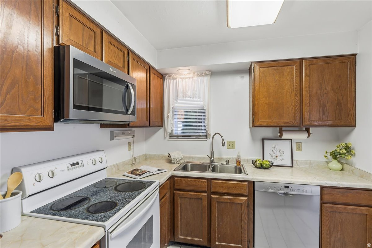 STONE HOLLOW - Residential