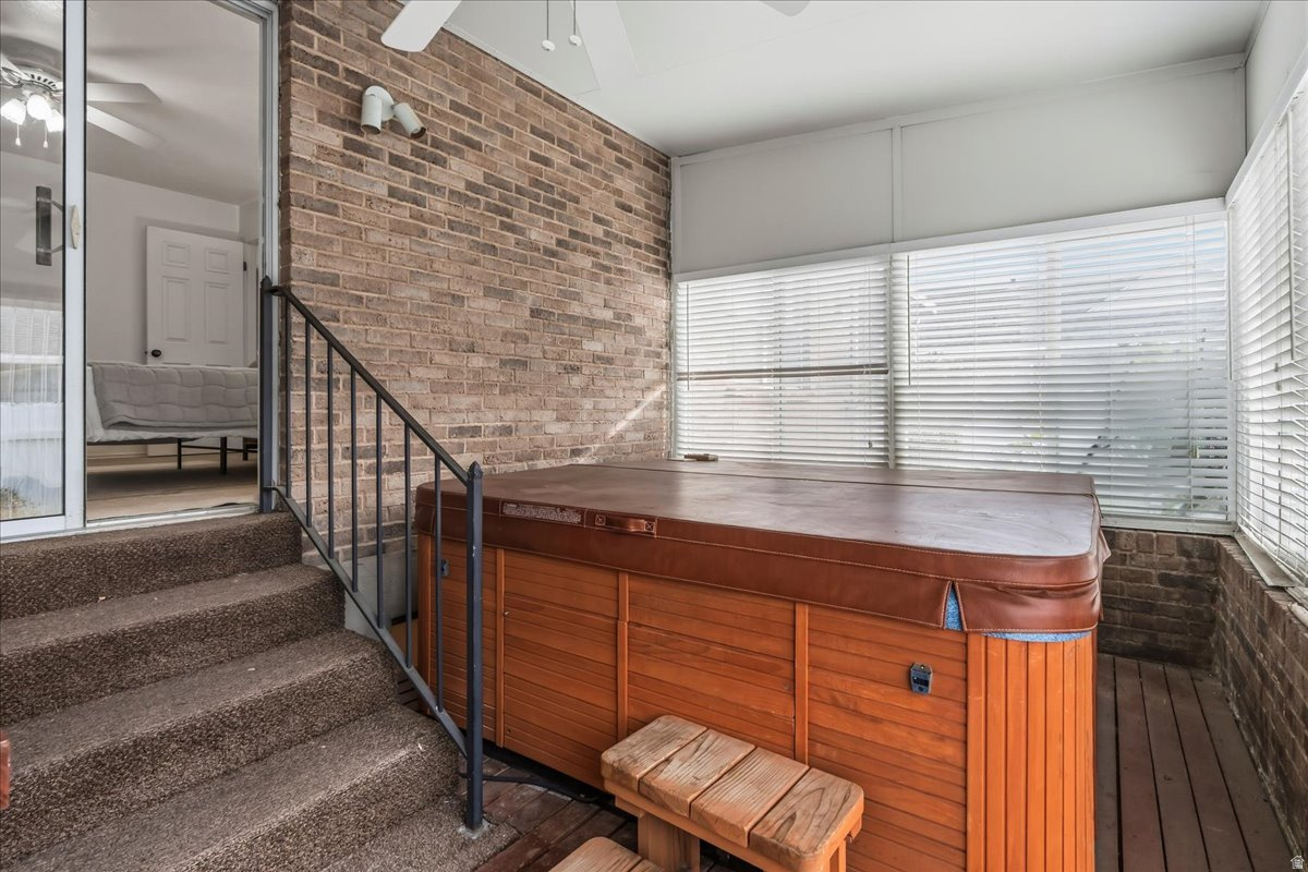 STONE HOLLOW - Residential