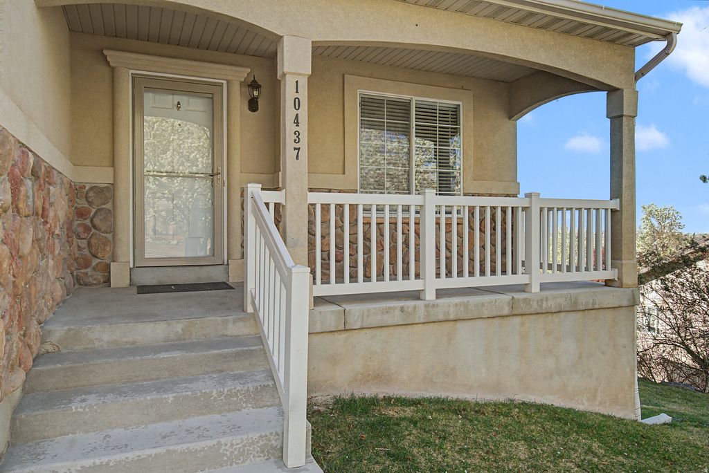Photo of 10437 N TAMARACK WAY, Cedar Hills, UT 84062 (MLS # 2146457)