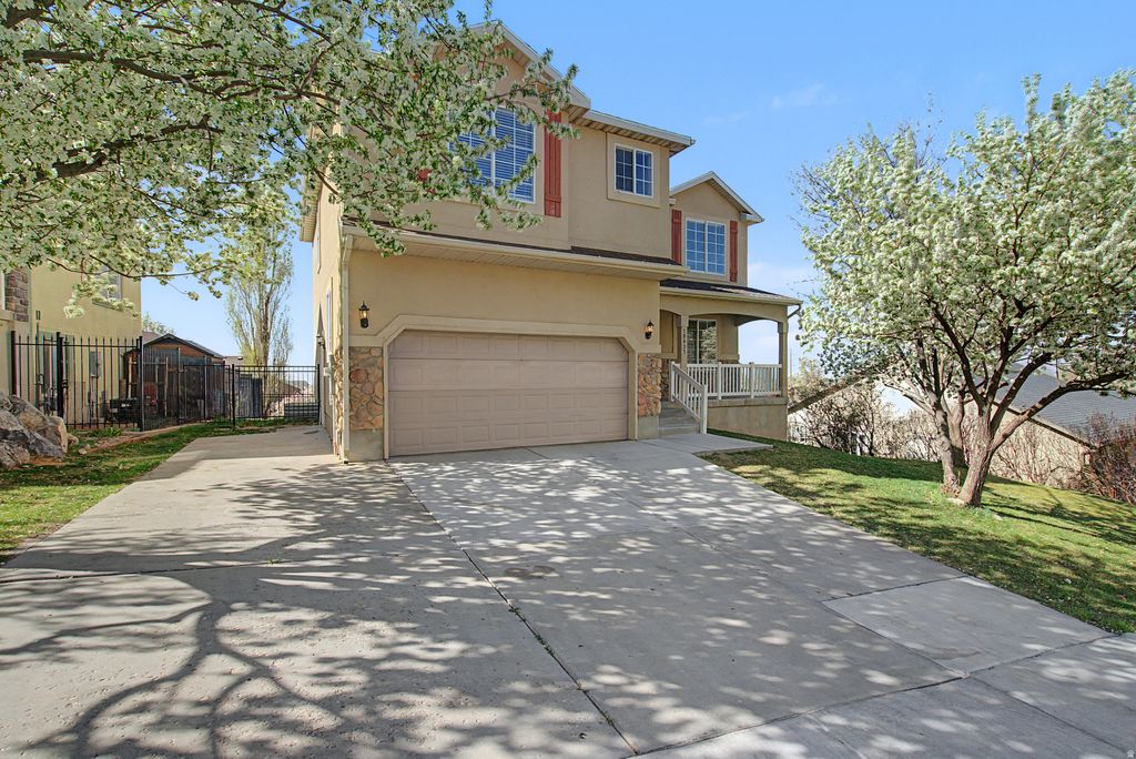 Photo of 10437 N TAMARACK WAY, Cedar Hills, UT 84062 (MLS # 2146457)