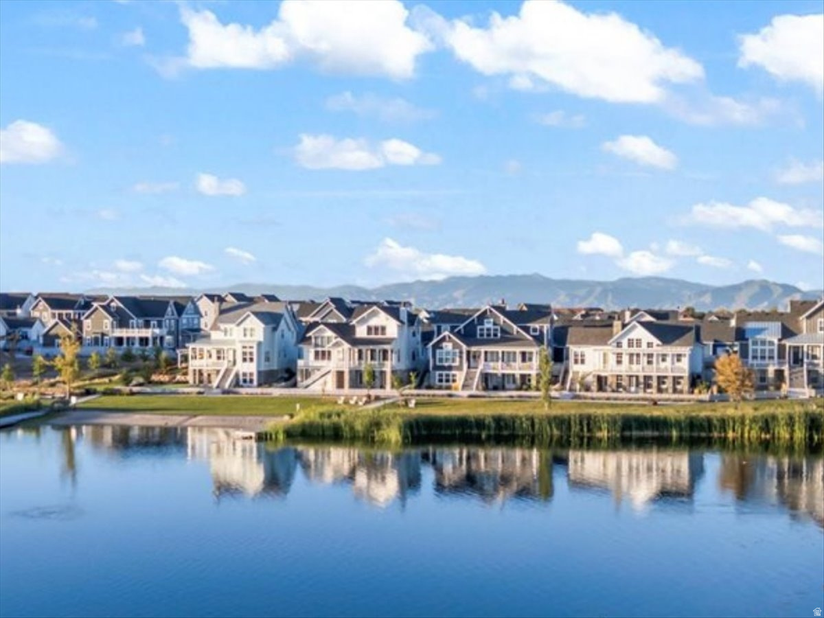 DAYBREAK ISLAND - Residential