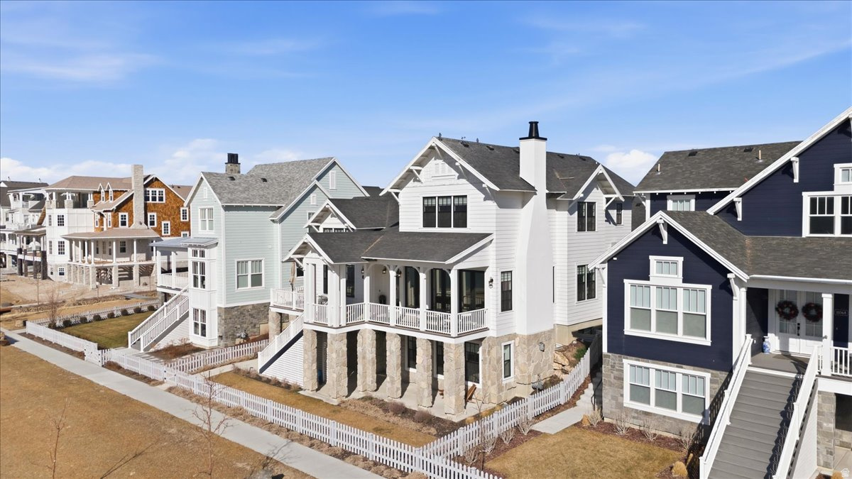 DAYBREAK ISLAND - Residential