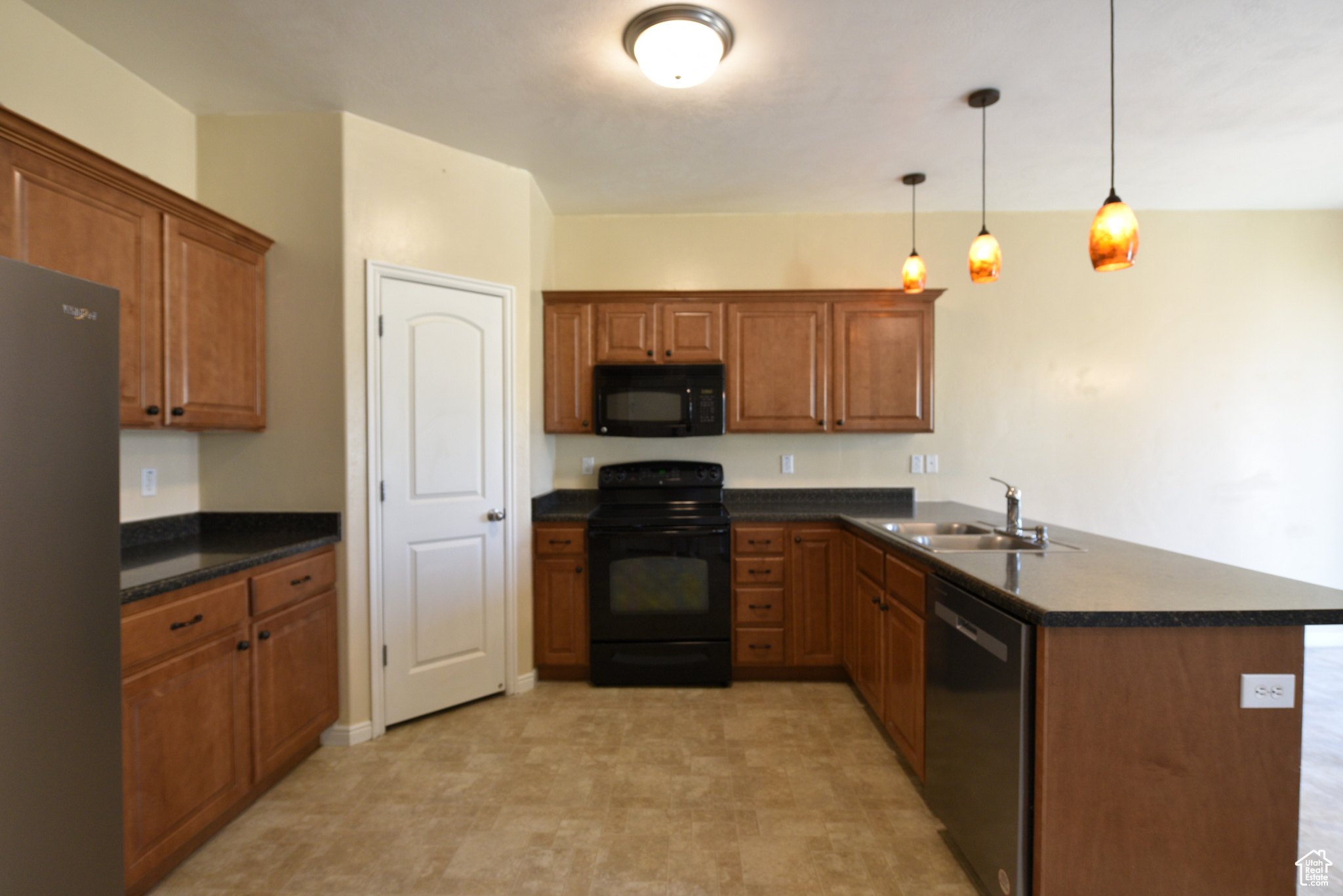 6906 S Village Haven Ln, Midvale, Utah image 4