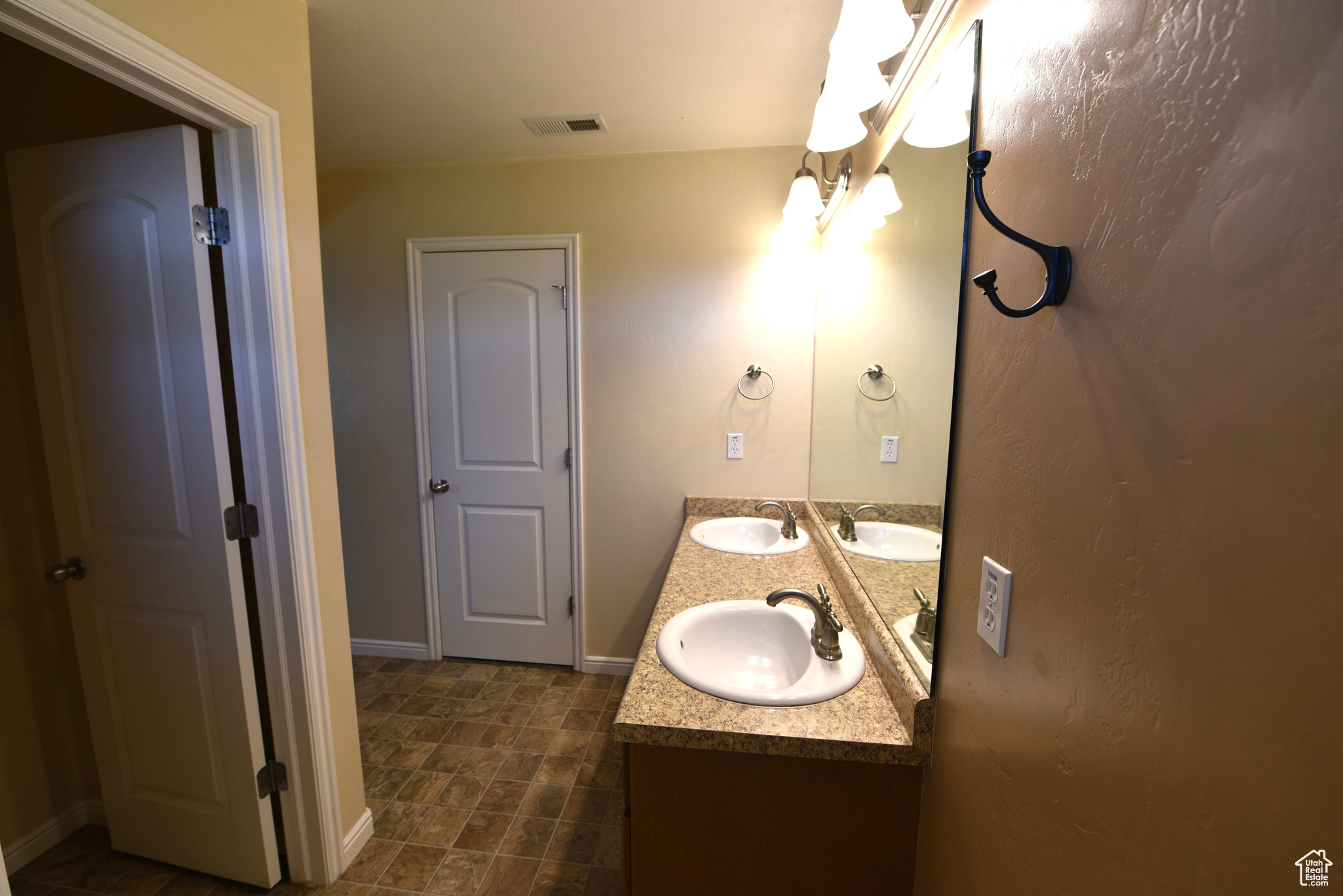 6906 S Village Haven Ln, Midvale, Utah image 10