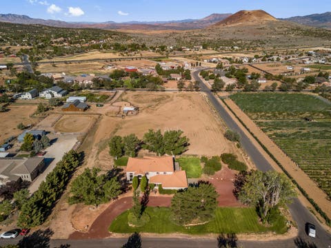 Photo of 1217 N HORSEMANS PARK DR, Dammeron Valley, UT 84783 (MLS # 2180091)