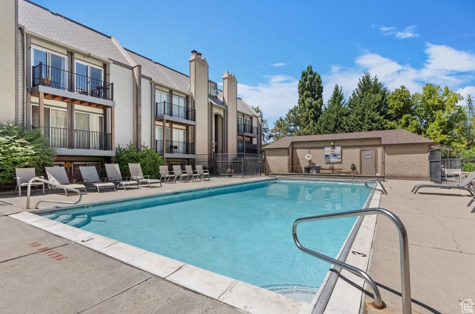 CREEKSIDE - Residential