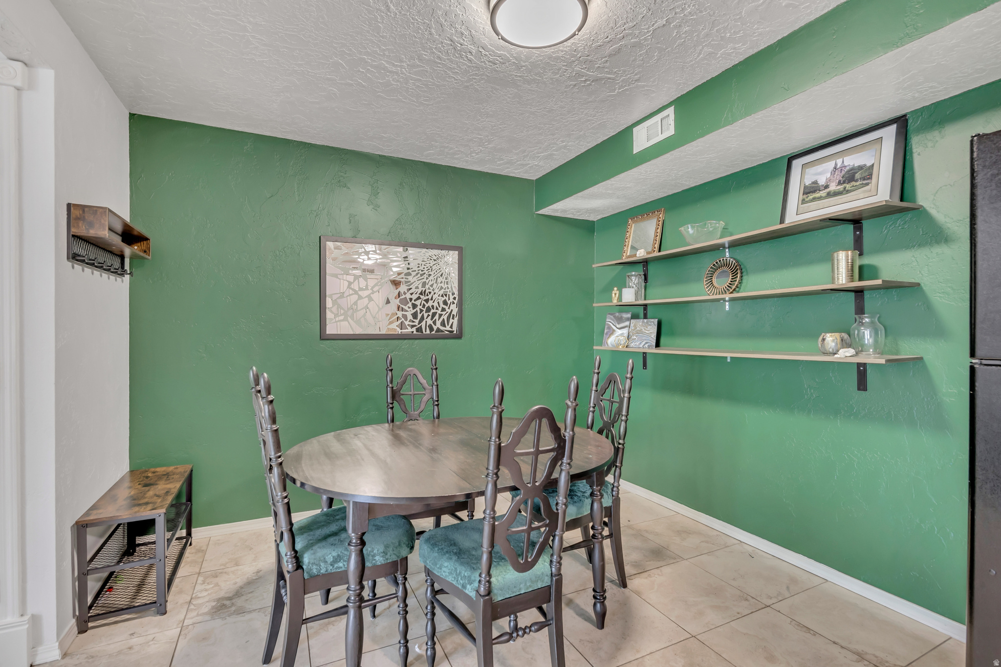 CREEKSIDE - Residential