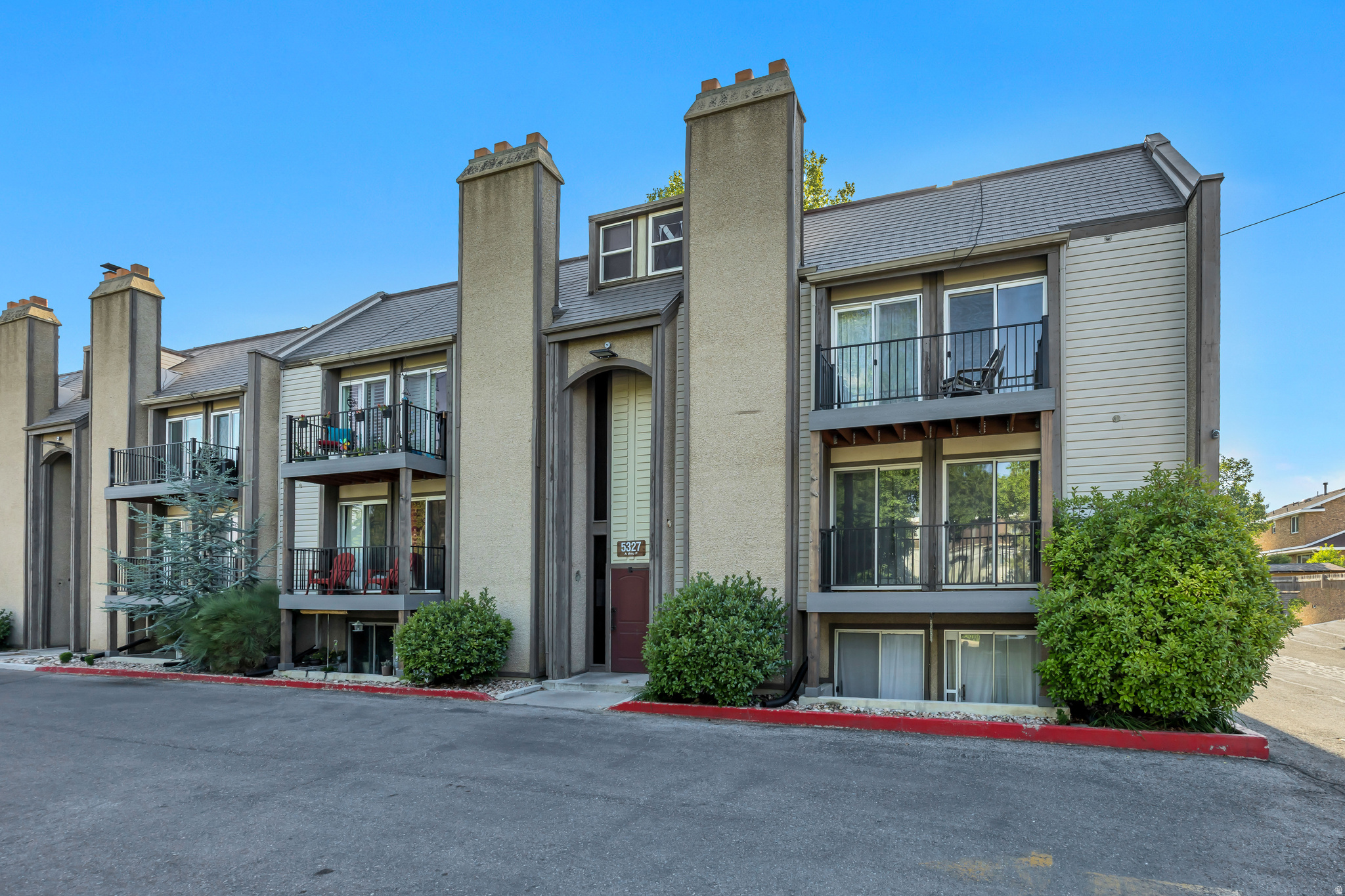 CREEKSIDE - Residential