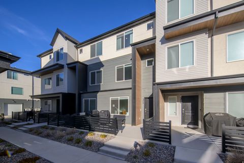 Townhouse For Sale - 372 S 1110<br/> American Fork, UT 84003